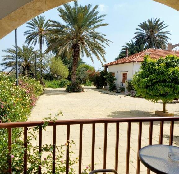 ペンション Golden Palms Guest House & Cafe