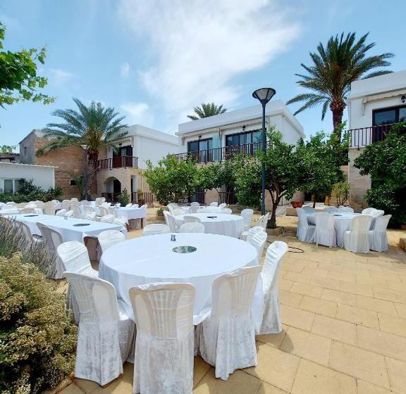 پانسیون Golden Palms Guest House & Cafe