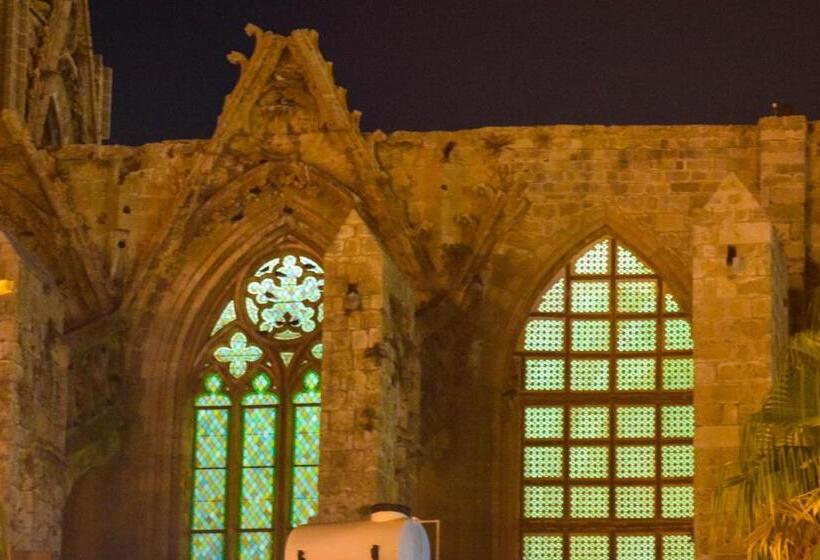 ペンション Golden Palms Guest House & Cafe