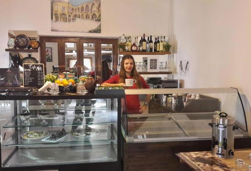 ペンション Golden Palms Guest House & Cafe