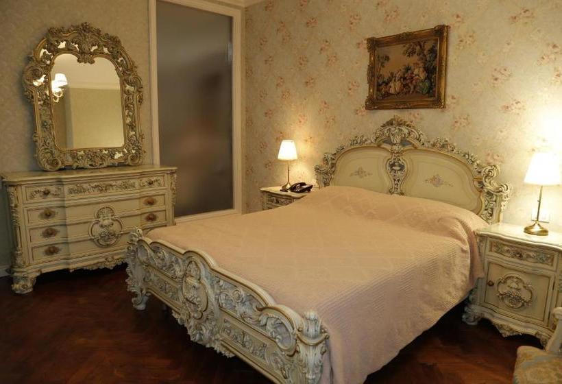 בית מלון כפרי Castle Konti