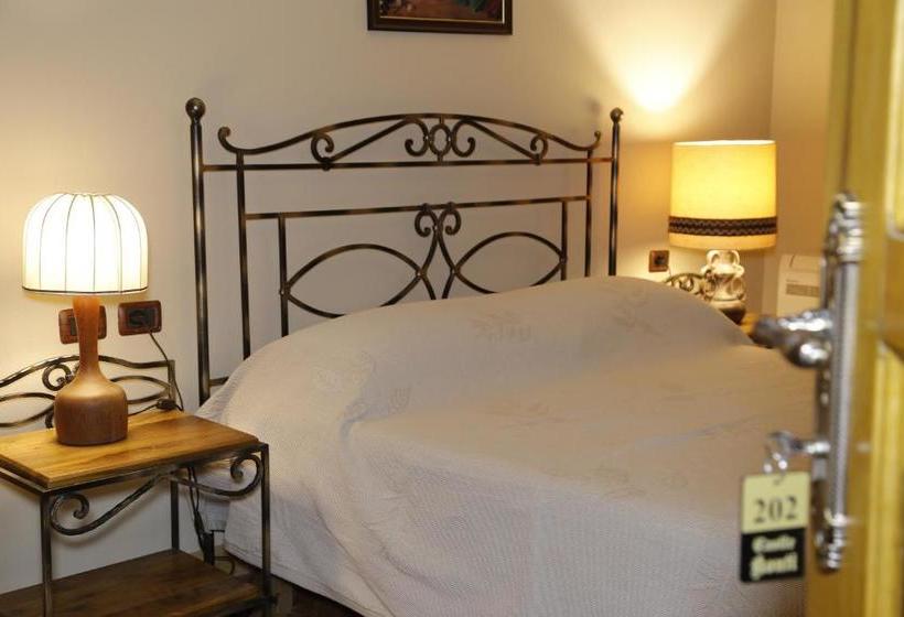 בית מלון כפרי Castle Konti