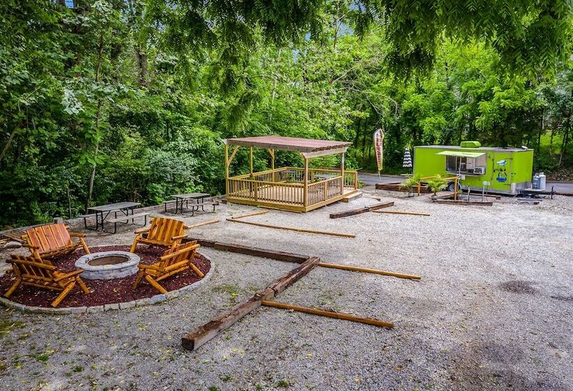 هتل Log Cabin Inn