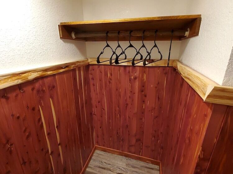 هتل Log Cabin Inn