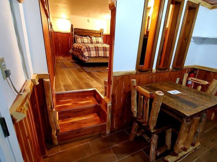 هتل Log Cabin Inn