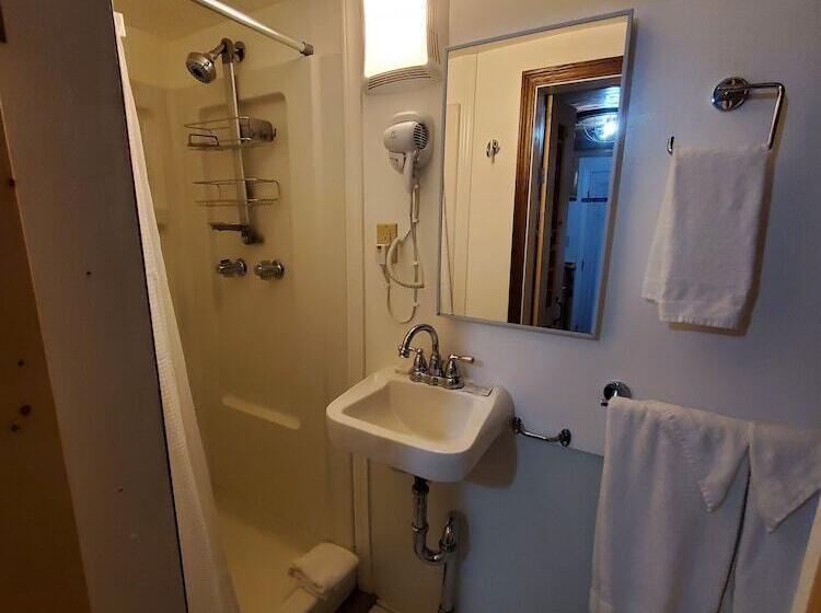 هتل Log Cabin Inn