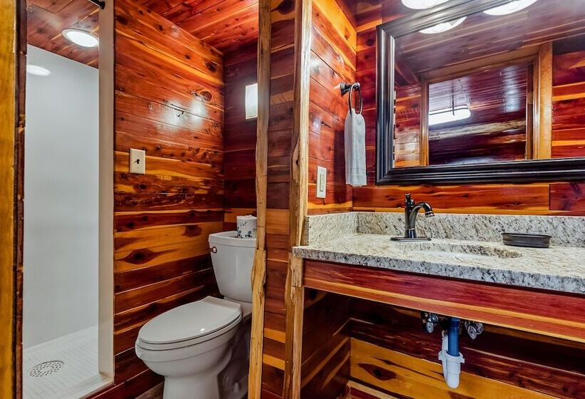 هتل Log Cabin Inn