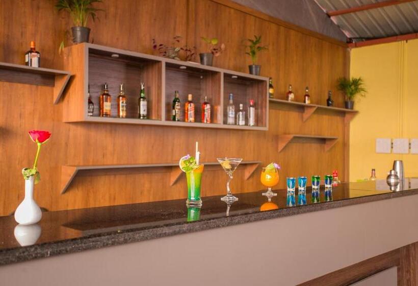 ホテル Mariners Bay Beach Resort