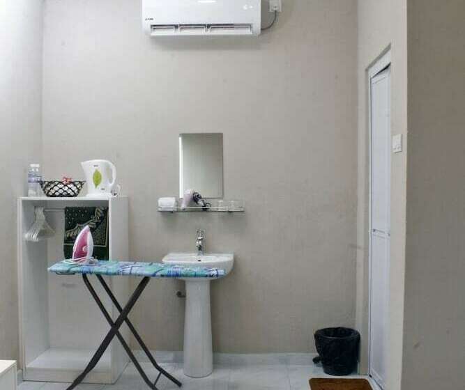 هتل Cenang Langkawi House