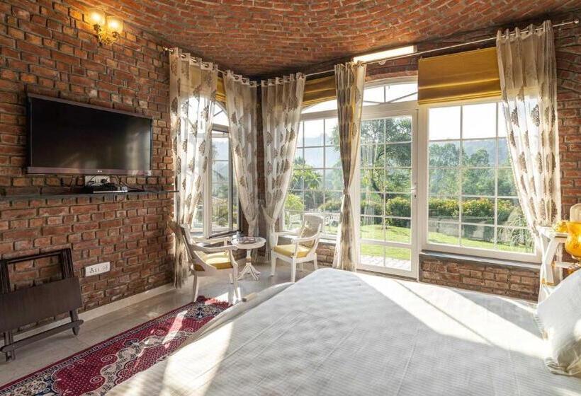 فندق Stayvista At Brickwood Hill With Outdoor Infinity Pool & Jacuzzi