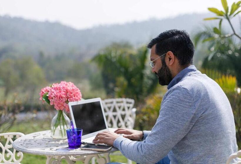 فندق Stayvista At Brickwood Hill With Outdoor Infinity Pool & Jacuzzi