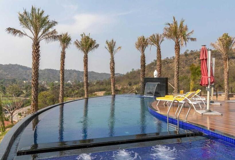 فندق Stayvista At Brickwood Hill With Outdoor Infinity Pool & Jacuzzi