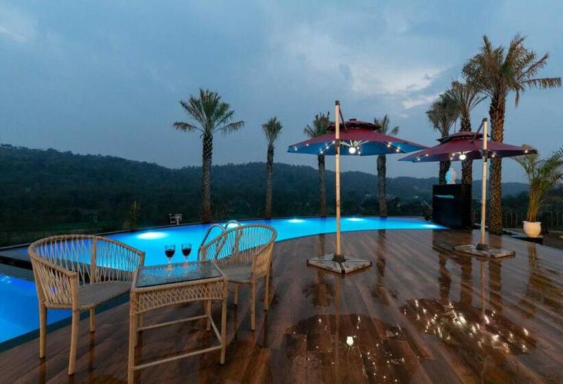فندق Stayvista At Brickwood Hill With Outdoor Infinity Pool & Jacuzzi