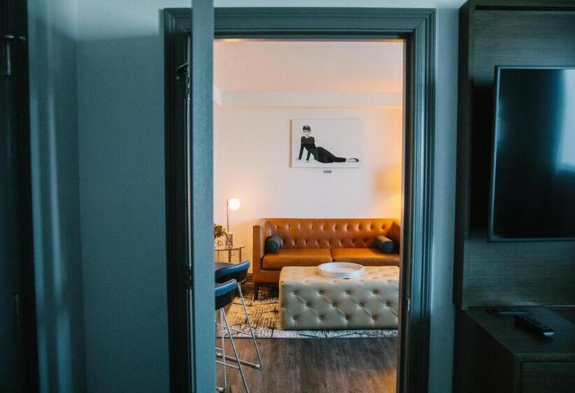 בית מלון כפרי Legends