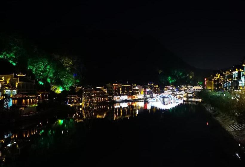 호텔 Floral Fenghuang Feng Xue Ye Gui Ren