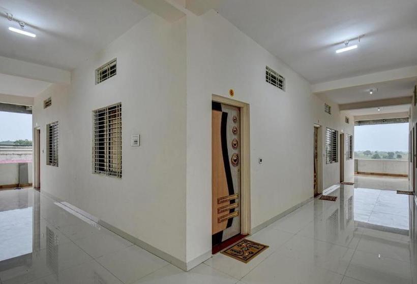 ホテル Oyo 60690  Shivneri Lodging