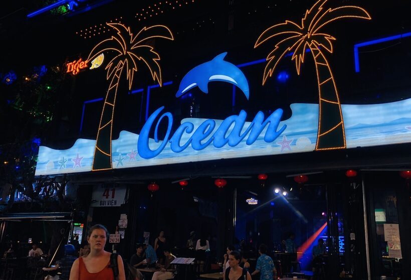 پانسیون Futuristic Inn