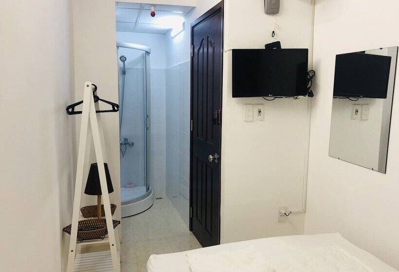 پانسیون Futuristic Inn