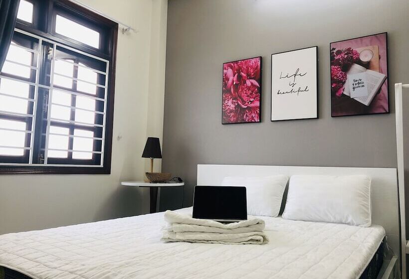 پانسیون Futuristic Inn