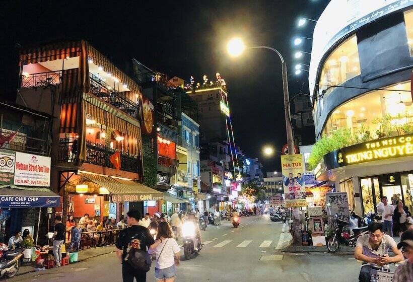 پانسیون Futuristic Inn