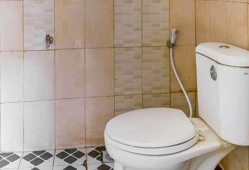 펜션 Koolkost Female Syariah Near Uin Maulana Malik Ibrahim Caters To Women