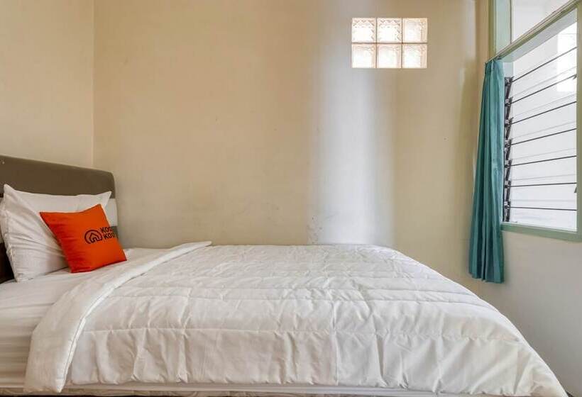 펜션 Koolkost Female Syariah Near Uin Maulana Malik Ibrahim Caters To Women