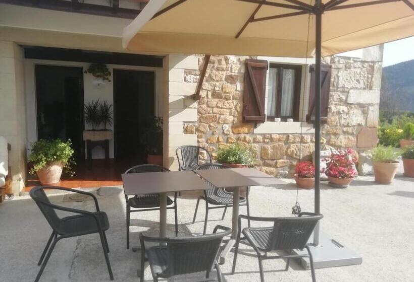 هتل Astei Nekazalturismoa