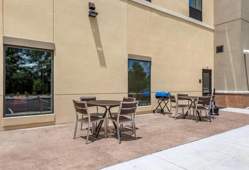 בית מלון כפרי Comfort Suites