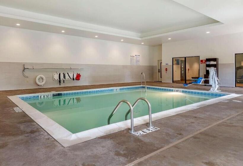 בית מלון כפרי Comfort Suites