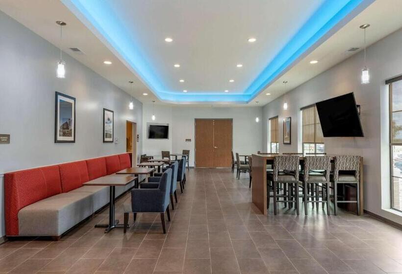 فندق Comfort Suites