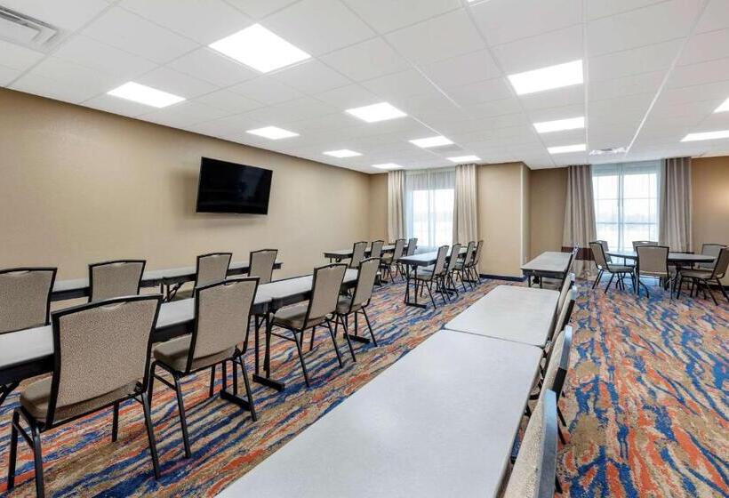 בית מלון כפרי Comfort Suites