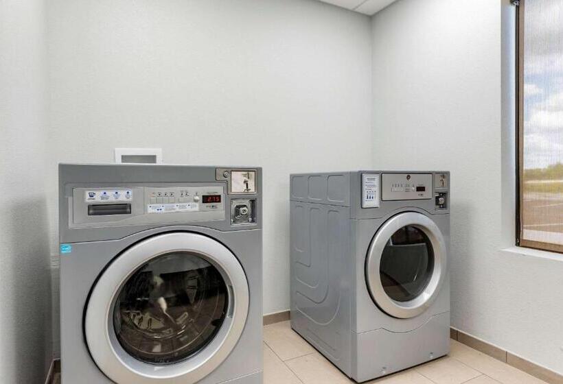 בית מלון כפרי Comfort Suites