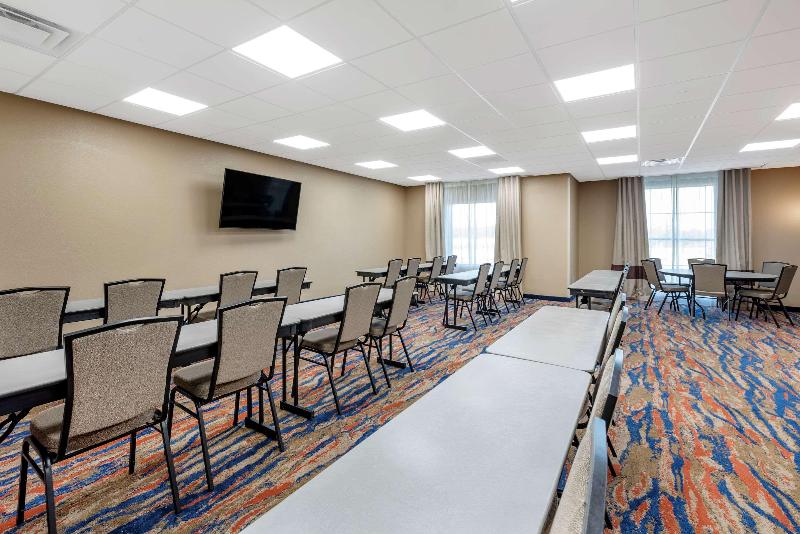 فندق Comfort Suites