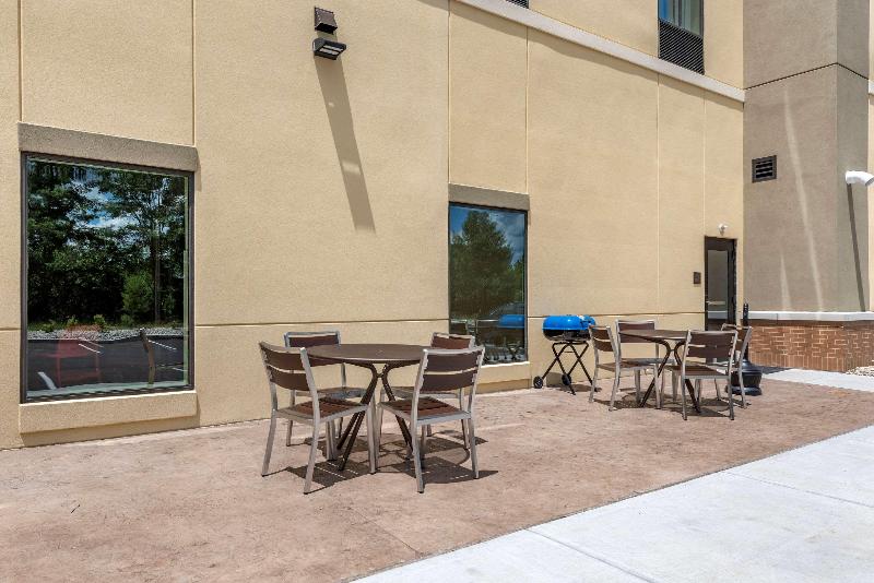 בית מלון כפרי Comfort Suites