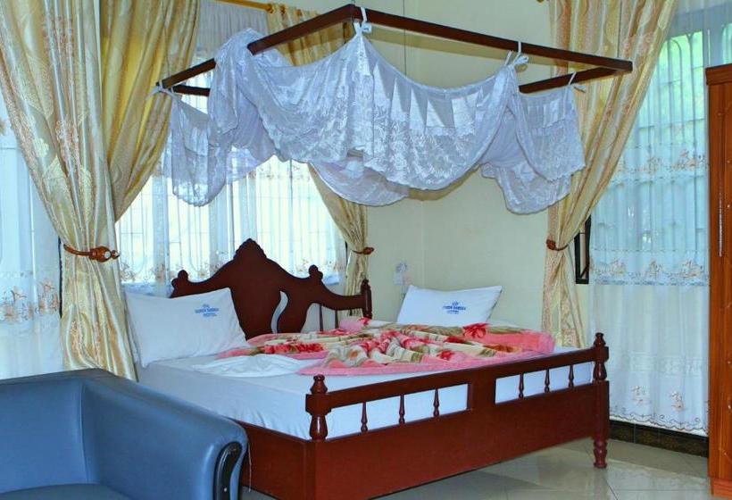 ホテル Lesa Garden