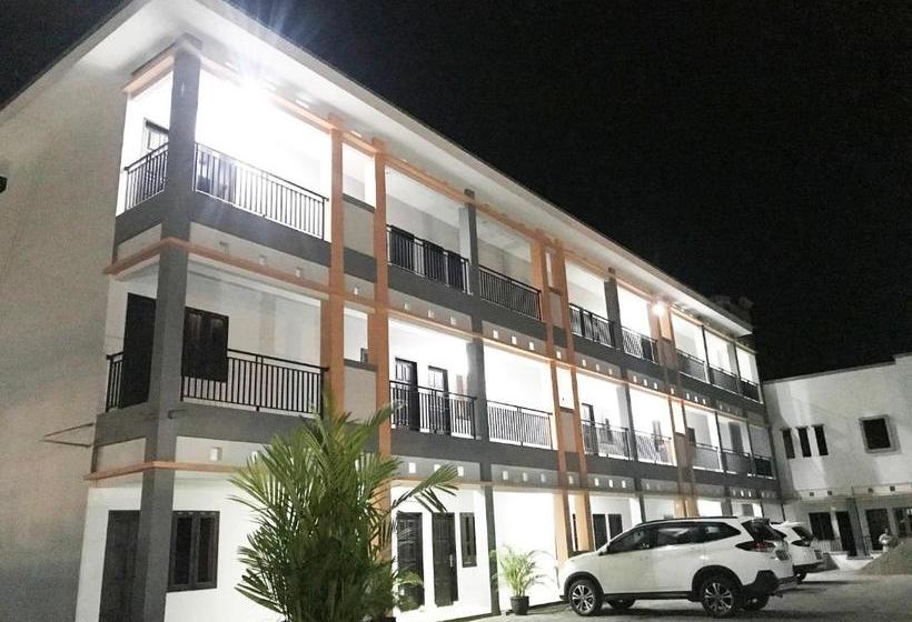 ホテル Oyo 2129 Toar House Manado