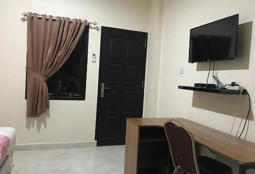 ホテル Oyo 2129 Toar House Manado