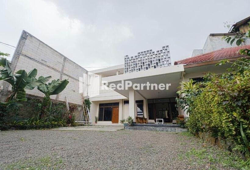 Отель Pondok Cahaya Panorama Mitra Reddoorz