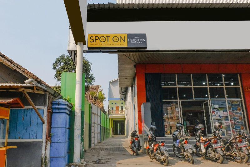 호텔 Spot On 2081 Sriwijaya Family Residence