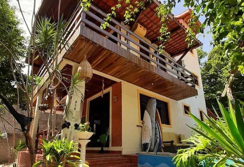 Macaco Surf Hostel
