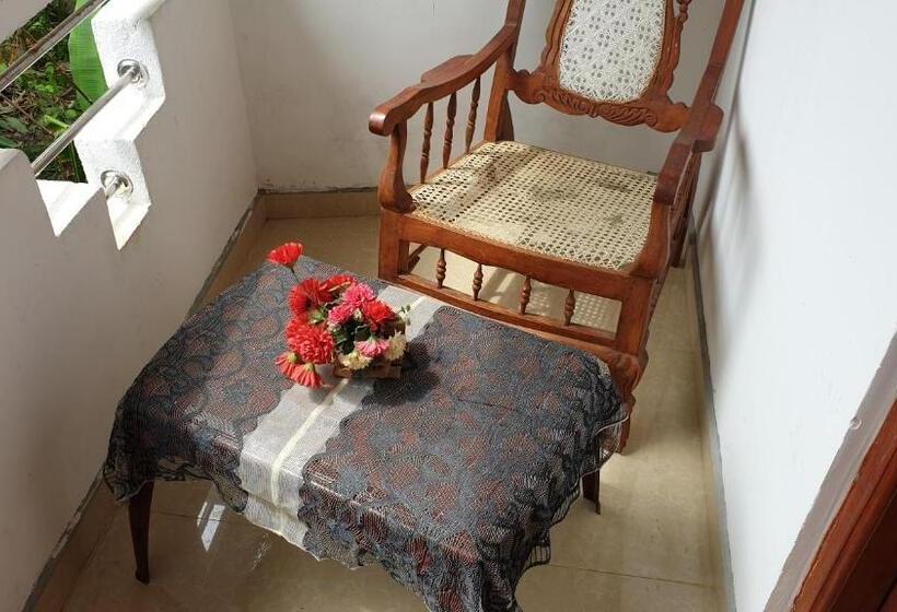 膳宿费 Emikio Mirissa