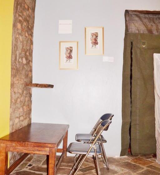 تختخواب و صبحانه Mondi Lodge Kisoro