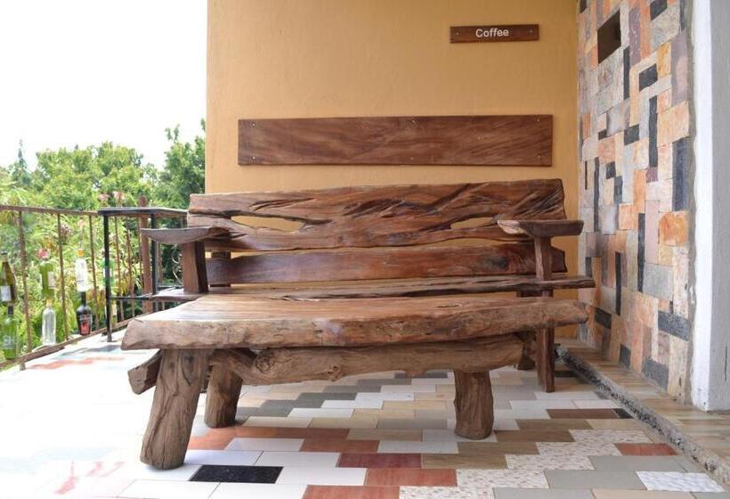 تختخواب و صبحانه Mondi Lodge Kisoro