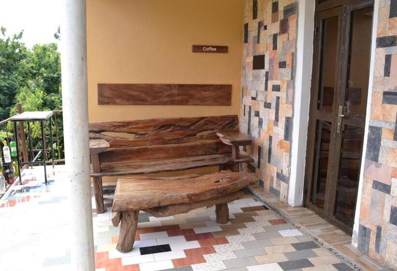 تختخواب و صبحانه Mondi Lodge Kisoro