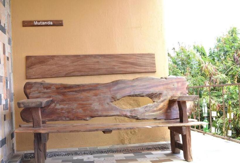 تختخواب و صبحانه Mondi Lodge Kisoro