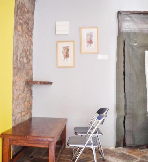 تختخواب و صبحانه Mondi Lodge Kisoro