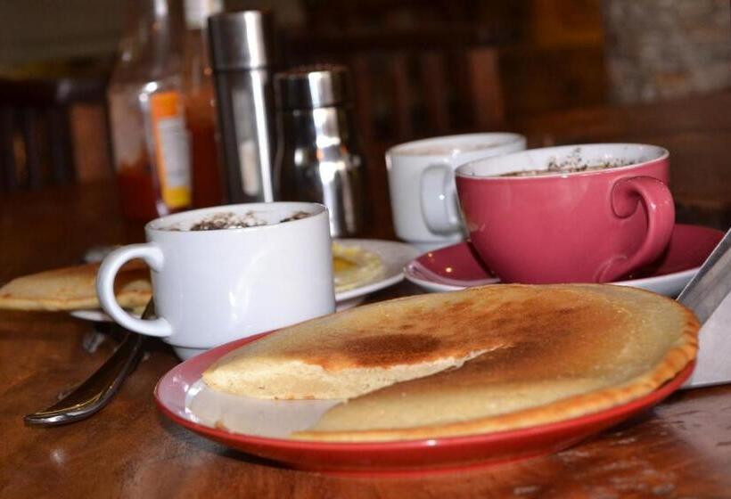 تختخواب و صبحانه Mondi Lodge Kisoro