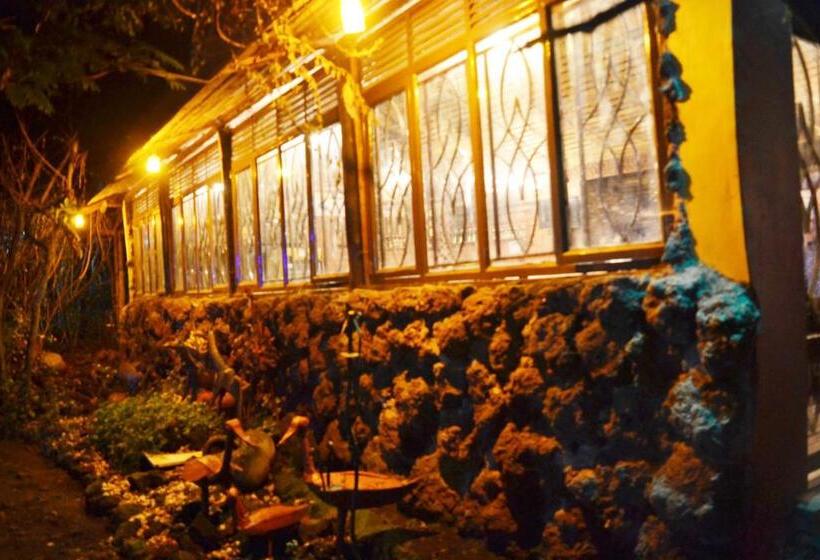 تختخواب و صبحانه Mondi Lodge Kisoro