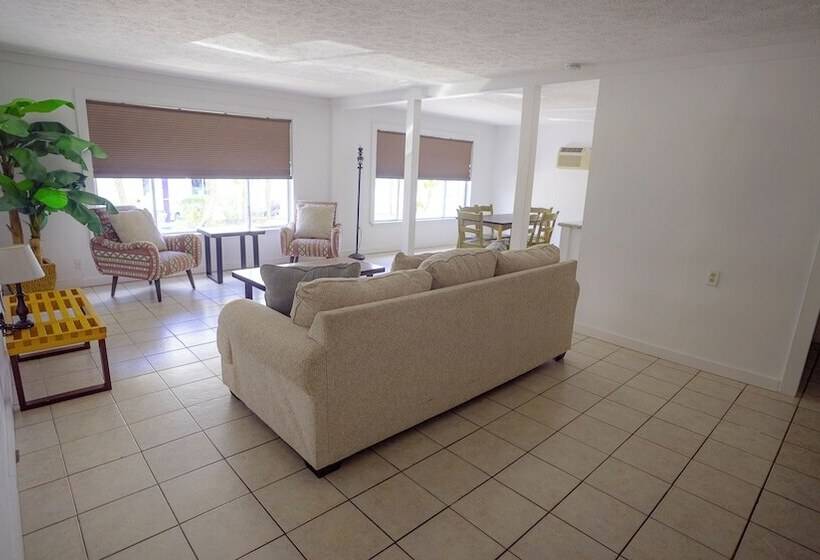 فندق Banana Peel Lodge