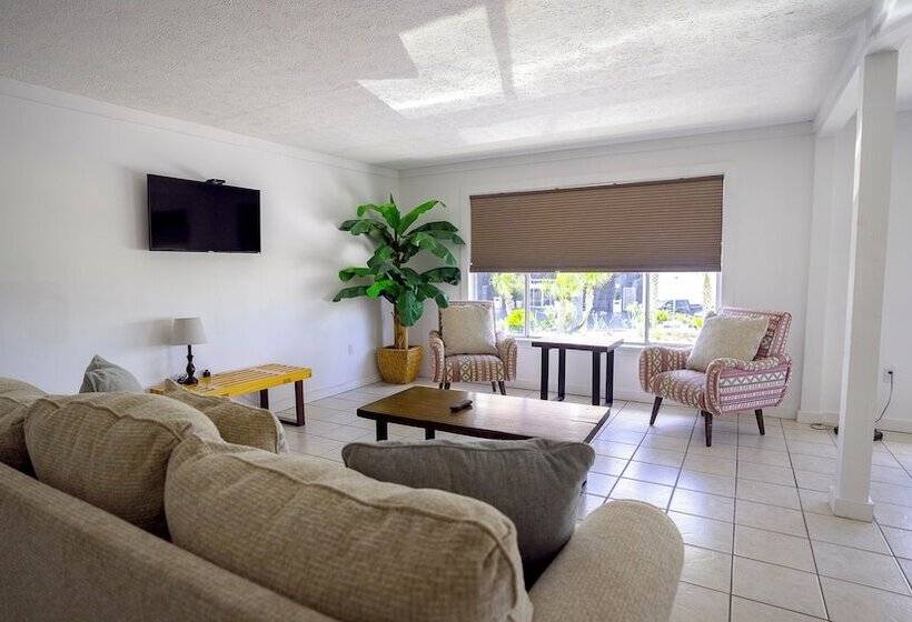 فندق Banana Peel Lodge